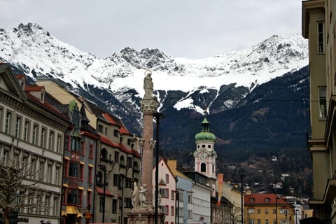 Winterzauber in Innsbruck: Weihnachtsstimmung & Alpenblick
