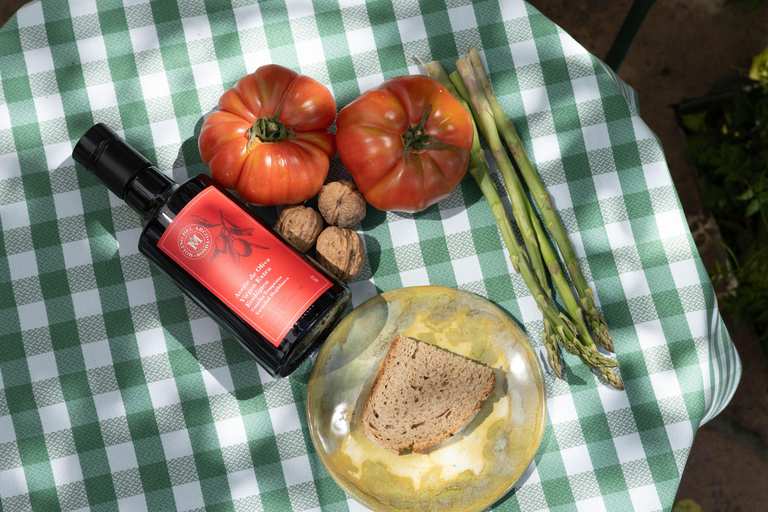 Extra-virgin olive oil and wine tasting at Cortijo Andaluz, Ronda Extra virgin olive oil and wine tasting at Cortijo Andaluz, Ronda