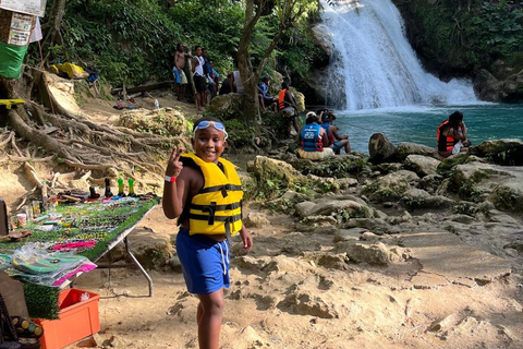 Montego Bay: Blue Hole & Horseback Riding Tour