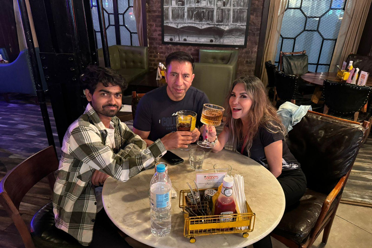 Experiencia guiada de pubs en Delhi: camina, bebe y repiteExperiencia guiada por los pubs de Delhi: camina, bebe y repite