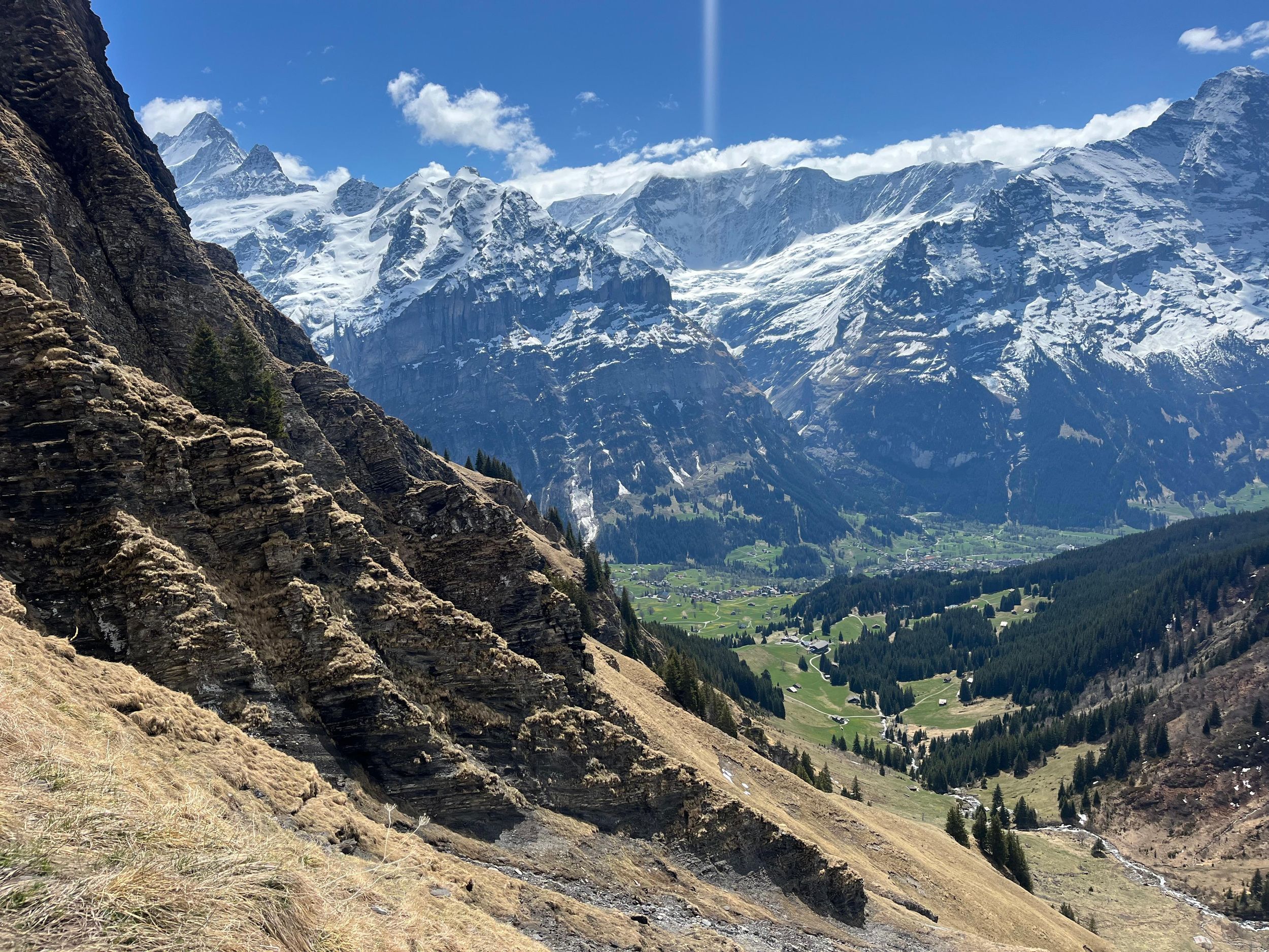 Grindelwald: Gipfel des Mt. First mit einem Schweizer Sportler
