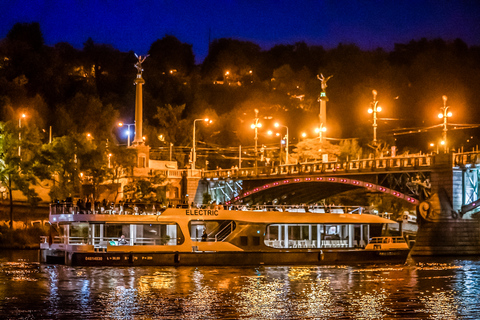 Prag: 50-minütige Sightseeing-Bootsfahrt am Abend