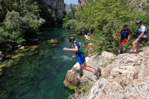Omiš/Split: Experiencia única de rafting en el río CetinaRafting en el río Cetina desde Omiš