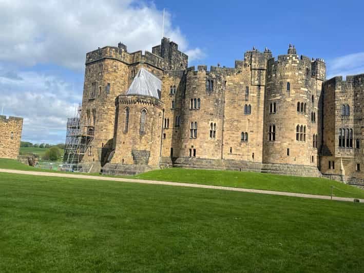 Edinburgh: North Berwick, Alnwick Castle & Dunbar Tour