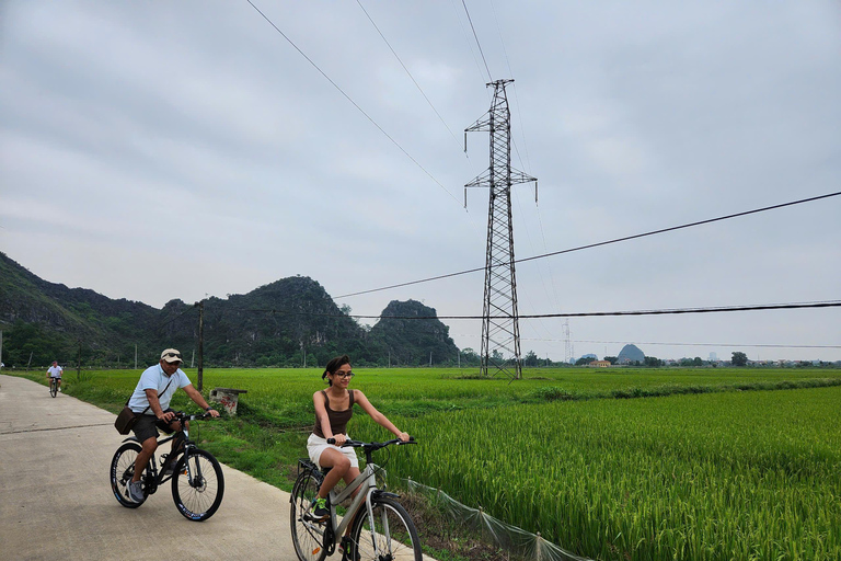 Ninh Binh: Day Tour Trang An - Mua Cave - Hoa Lu