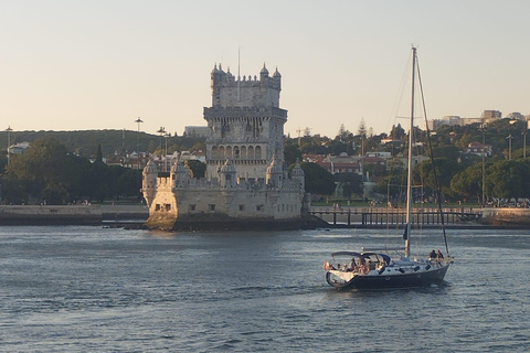 Lisbon: Vintage Electric Tuk-Tuk Guided Tour with Tastings