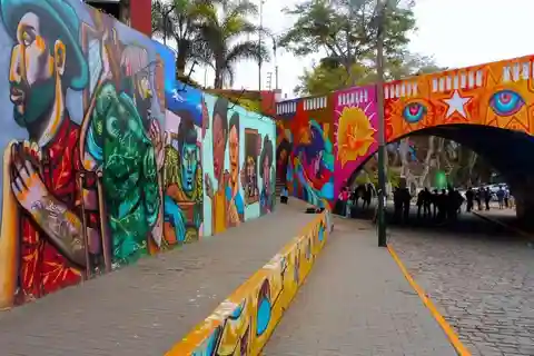 De Lima: Barranco Boêmio e Callao Colorido | Meio dia ||
