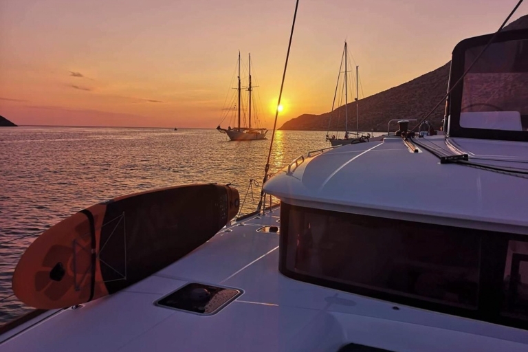 Santorini: Rejs poranny lub o zachodzie słońca z posiłkiem dla smakoszy