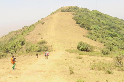 Nairobi: Ngong Hills Hike and Kite Flying Tour