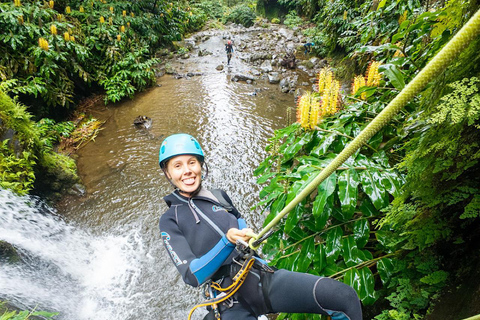 Canyoningupplevelse Ribeira dos Caldeirões i São Miguel