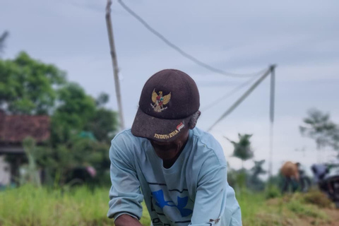 Yogyakarta: Kulon Progo Village Cycling Tour with Snacks