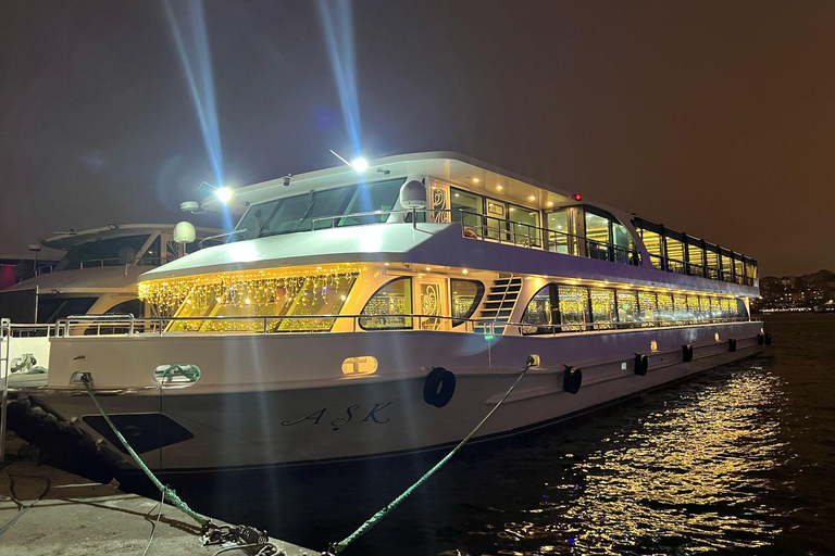 رحلة عشاء بحرية في مضيق البوسفور مع مشروبات وترفيه غير محدودمشروبات غازية غير محدودة وبدون تحويل