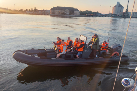 Speedboot aan het einde van de pier in Sopot. Snelheid 100 km/u