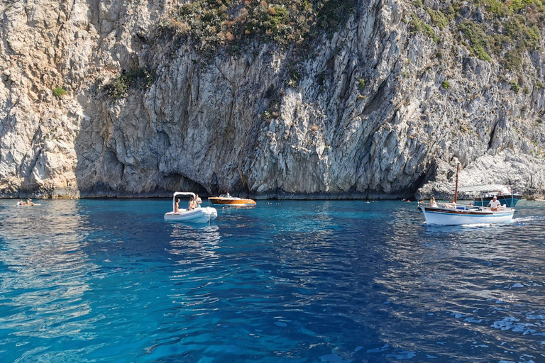 Excursión en barco privado por la costa de Amalfi