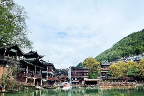 Zhangjiajie: Furong & Fenghuang 2-Day Tour with Boat Ride Small Group (4 people)