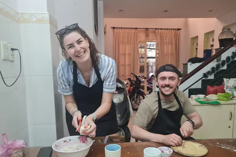 Clase de cocina vietnamita y elaboración de café con una chica local