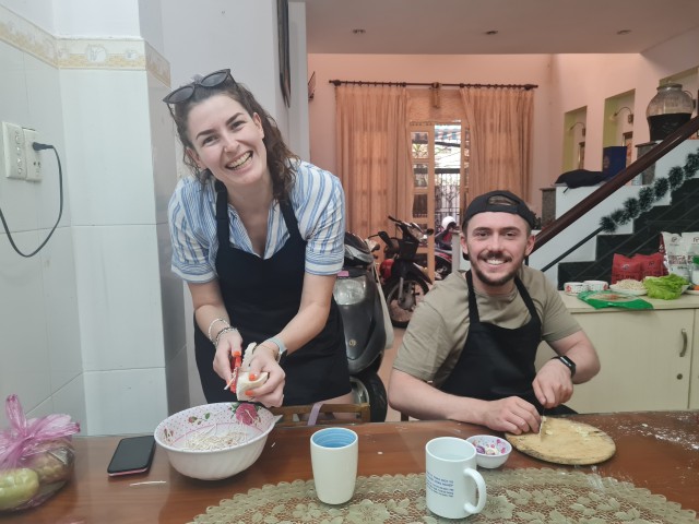 Visit Vietnamese cooking class and coffee making with local girl in ホーチミン市