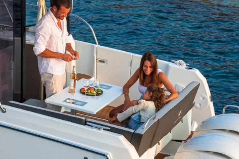 Yakarta: yate privado de lujo para fiestas y celebraciones al atardecer.Yate privado de 2 horas al atardecer (4:30 p. m.-6:30 p. m.)