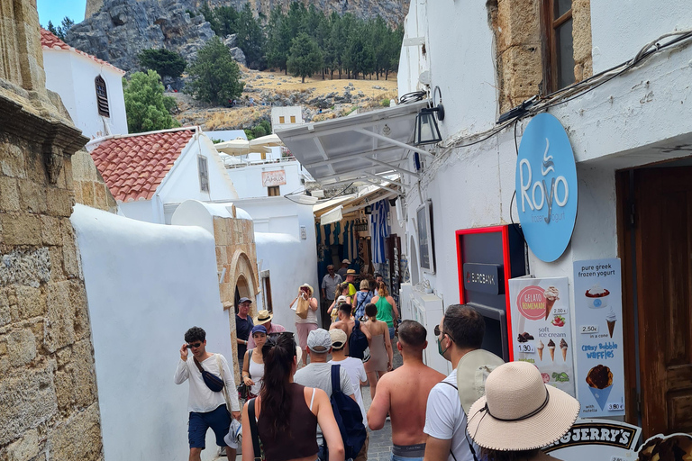 Von Rhodos Stadt: Abendliche Busfahrt nach LindosVon Rhodos-Stadt: Abendliche Busfahrt nach Lindos