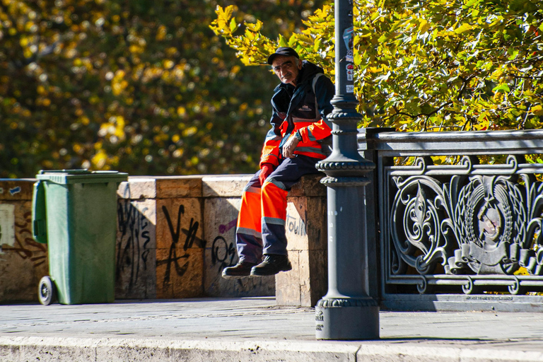 第比利斯：与 Chacha 一起徒步导览法布里卡和 Chughureti英语 - 小型团体之旅 - 3 小时