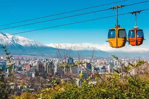 Santiago: Paseo en teleférico y tour a pie por el cerro San Cristóbal