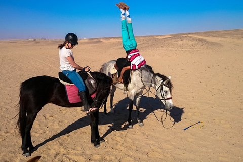 Hurghada: Avventura a cavallo nel deserto arabo e nel mareCavalcata di 2 ore da Hurghada