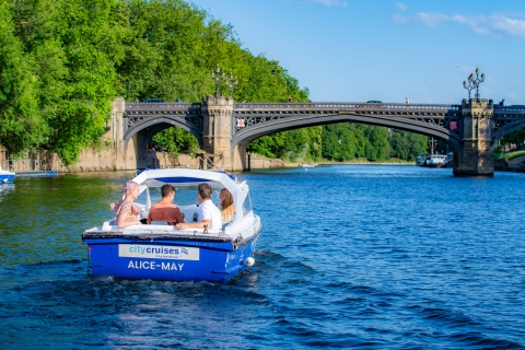 York: Rote Boote zum Selbstfahren