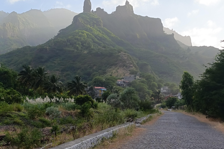 Santiago Island Highlights: The Wild North and Tarrafal Santiago Island Highlights: The Wild North and Tarrafal (English tour guide)