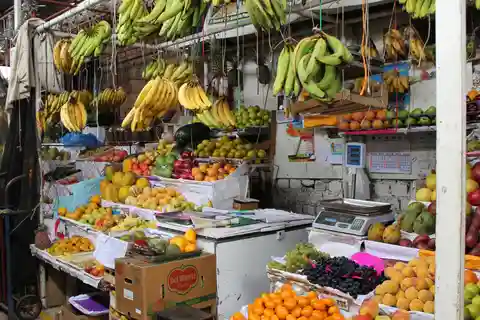 Lima: Passeio pelo mercado, degustação de 35 frutas e aula de culinária
