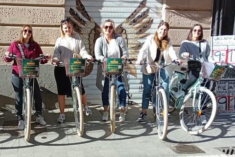 Stranden van Valencia, Stad van de Kunst op een YAMAHA elektrische fiets