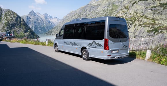 Interlaken: Guided Bus Tour with Swiss Locals