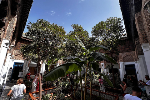 Marrakech arv: Saadiska gravar, Bahia Palace &amp; Medina TourDelad tur från mötesplats (utan inträdesbiljetter)