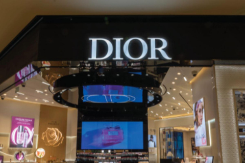 Muscat: Private Shopping Tour with Hotel Pickup