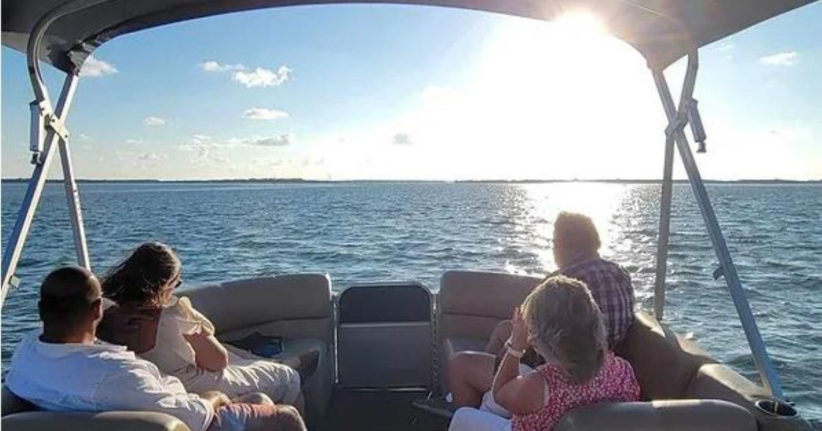 Gulfport: Ferry de acampada nocturna a Shell Key | GetYourGuide