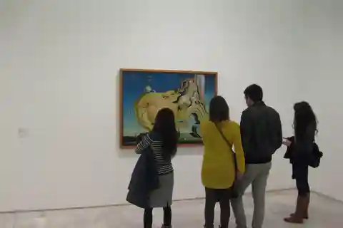 Madrid: Reina Sofía Museum Private Guided Tour