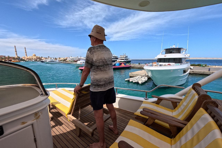 Hurghada: Couples & Families Sunset Cruise with Dinner