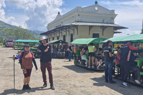Medellín: tour di un giorno del Tunel de la Quiebra, della ferrovia e delle cascateMedellín: Tour di un giorno del Tunel de la Quiebra, della ferrovia e delle cascate