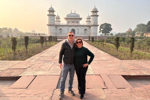 Desde Delhi - Excursión de un día a la Ciudad de Taj y el Fuerte de Agra en coche sedánAI- Coche, Guía, 5*Almuerzo y Entradas a Monumentos.