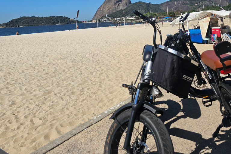 Guidad tur på elcykel i Rios historiska centrum upp till Ipanema