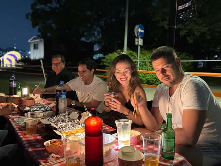 Seoul: Han River Night Picnic & Games with Cruise
