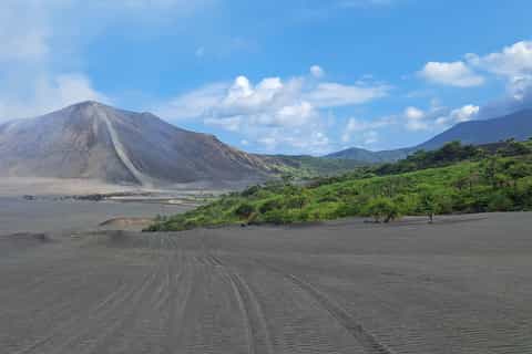 タナ島：ヤスール火山午後ツアー - 2026件（実際の体験者からのレビュー）