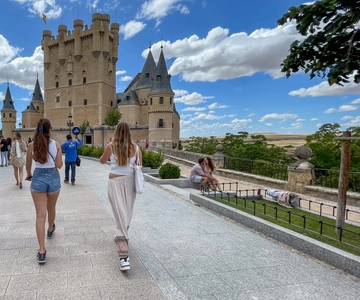 Madrid: Segovia & Ávila Full Day with Alcázar & Wall Tickets