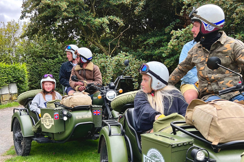 Bayeux: passeio de 2 horas pelas praias do Dia D, em um sidecar antigo