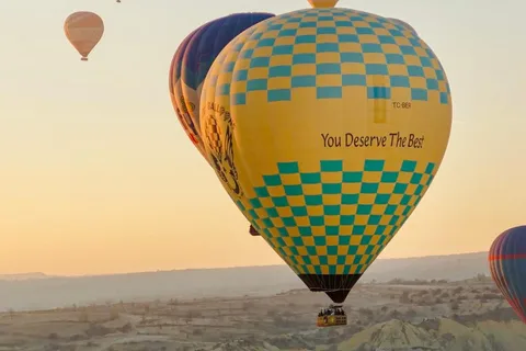 Kappadokien: Heißluftballonfahrt bei Sonnenaufgang in Göreme und Transfer