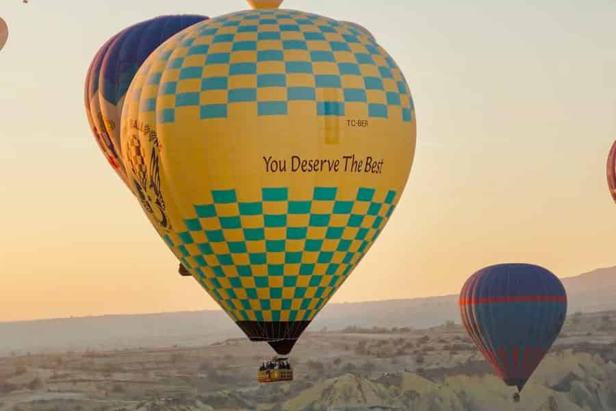 Kappadokien: Heißluftballonfahrt bei Sonnenaufgang in Göreme und Transfer. Foto: GetYourGuide Kappadokien: Heißluftballonfahrt bei Sonnenaufgang in Göreme und Transfer. Foto: GetYourGuide