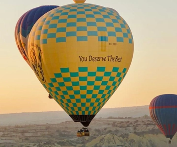 Capadócia: Balão de ar quente ao nascer do sol em Göreme e transporte