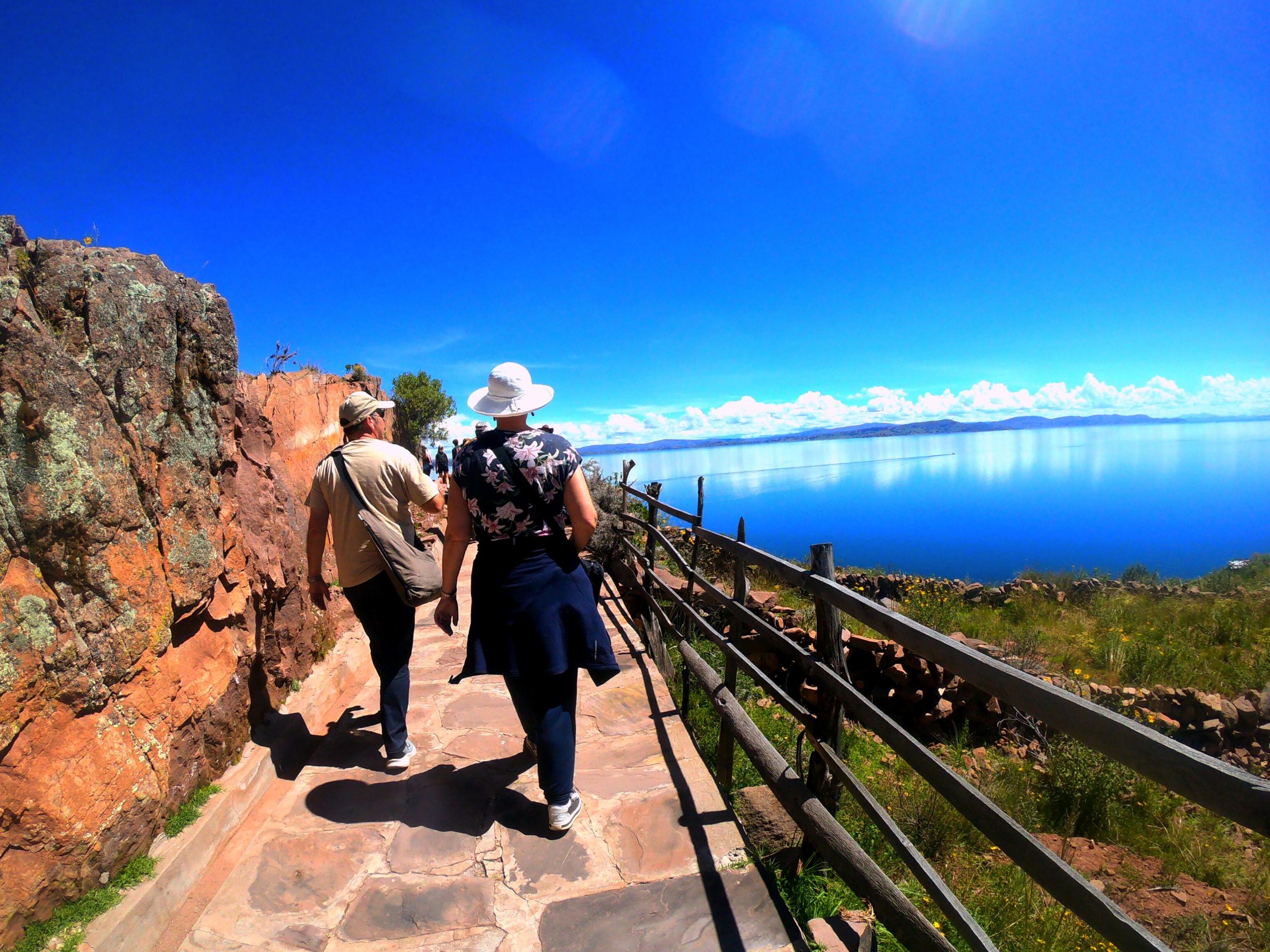 Tagestour nach Uros & Taquile – Kultur, Mittagessen & Seeerlebnis