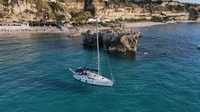 Da Tropea, Tour in barca a vela lungo la costa degli Dei. - Housity