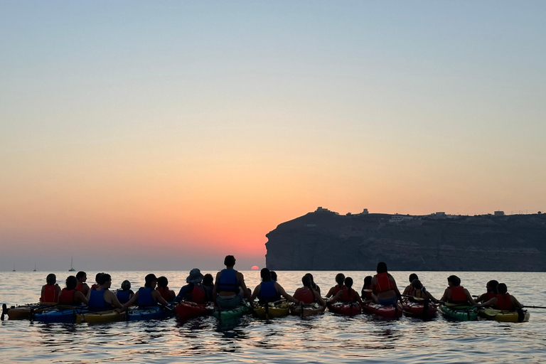 Santorini: South Sea Kayaking Tour with Sea Caves and Picnic Tour with Transfer