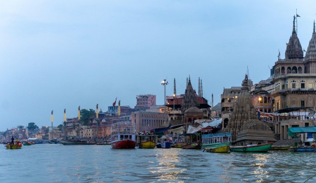 Visit Varanasi Landmark Evening City Tour - Aarti & Boating in Varanasi